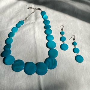 Turquoise color costume necklace and earrings set (blue)